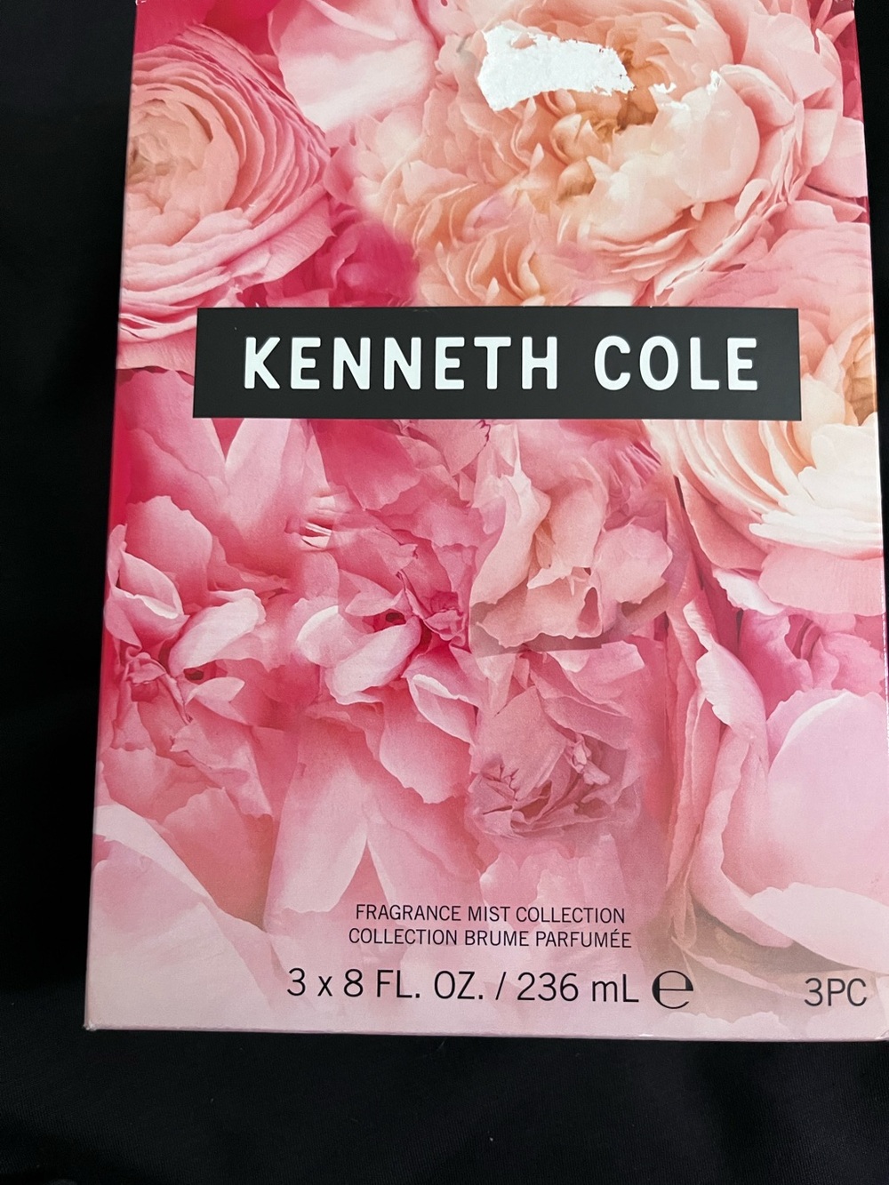 Kenneth Cole Black and Pink Fragrant Gift Set